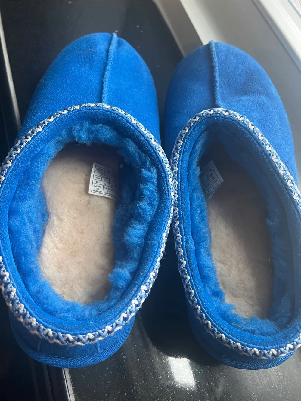 Uggs electric blue kids size 6 1019066K slippers Tasman II eu size 38